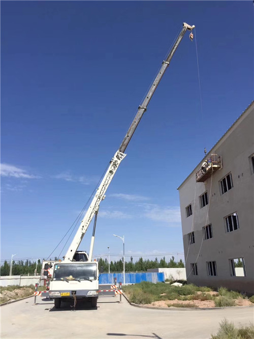 忻府区“轻装强干”—— 吊车的 “轻量化臂架” 技术